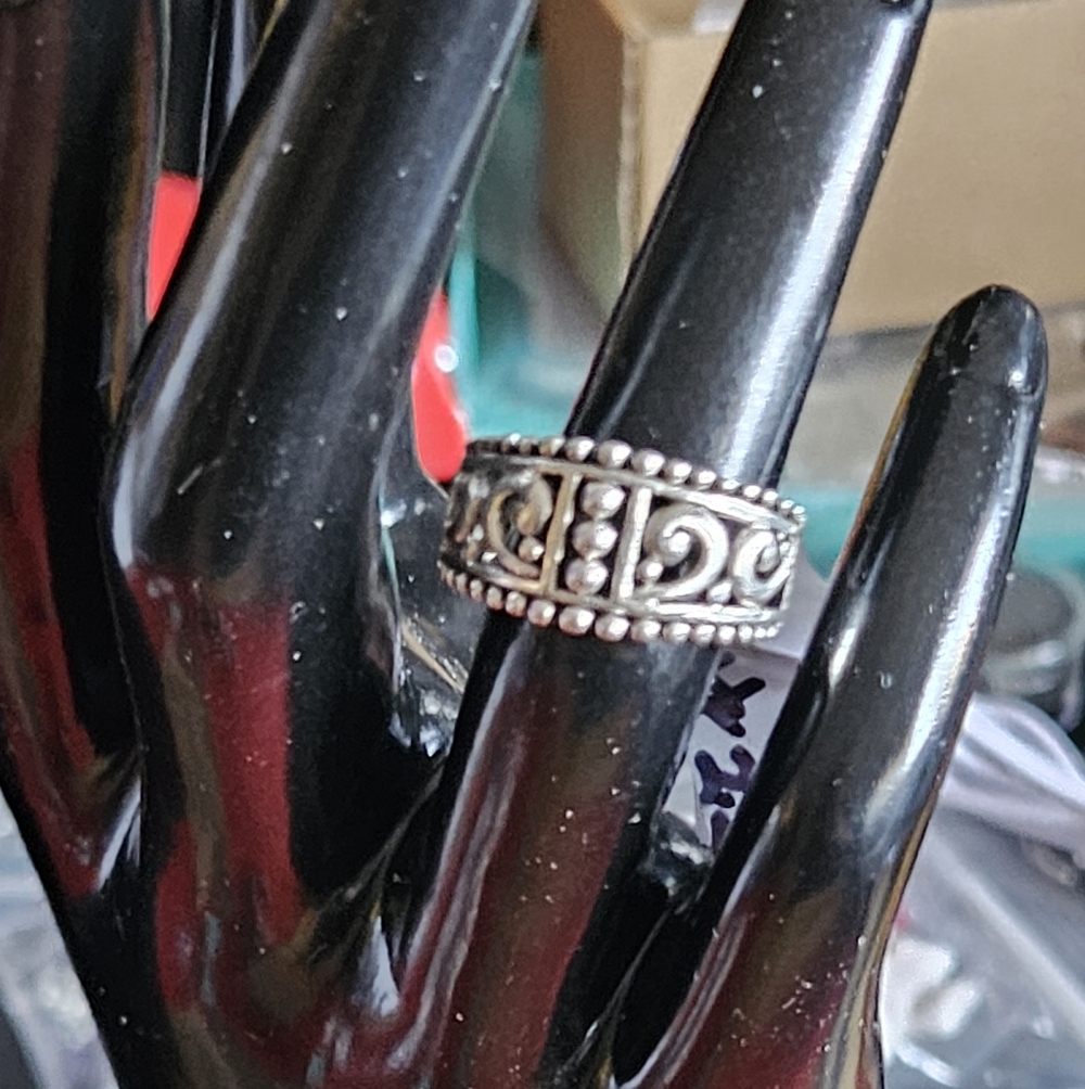 Elegant Silver Women's Ring .925 Sz 6.5